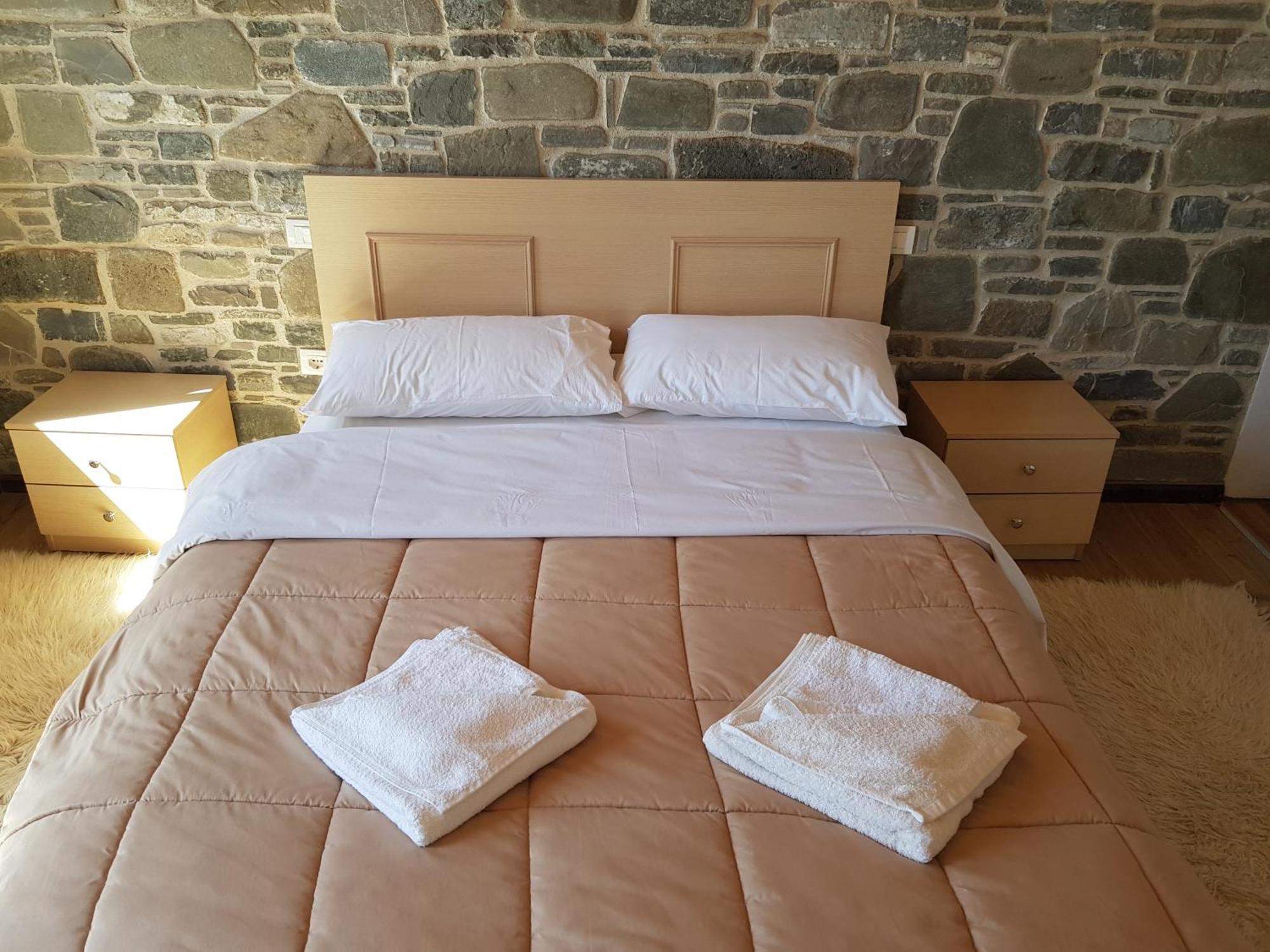 Sofra E Shpatit Hotel Elbasan Exterior photo