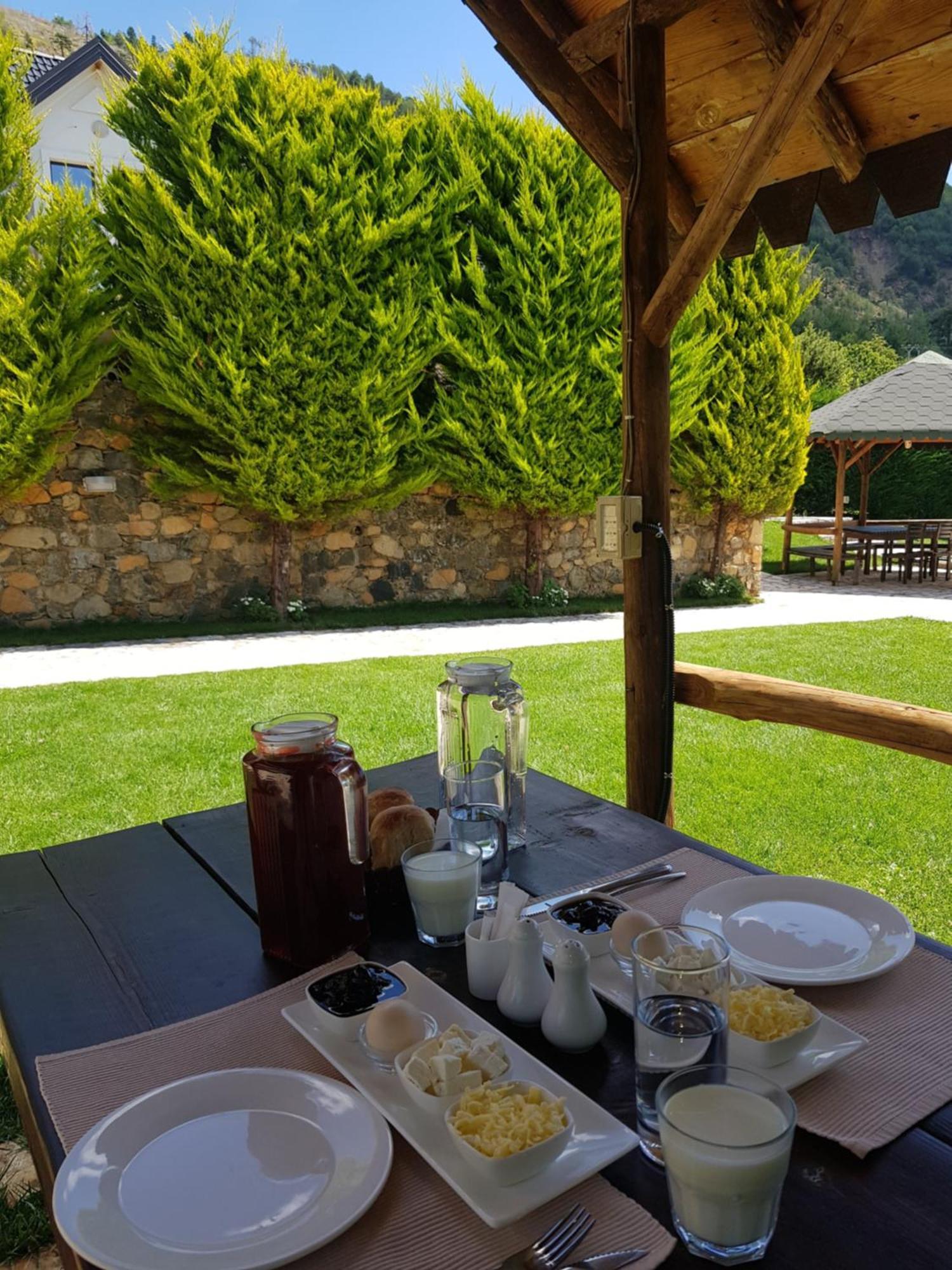 Sofra E Shpatit Hotel Elbasan Exterior photo