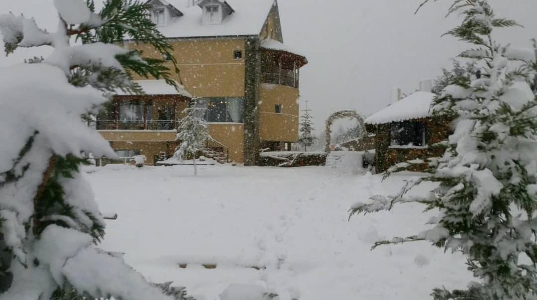 Sofra E Shpatit Hotel Elbasan Exterior photo